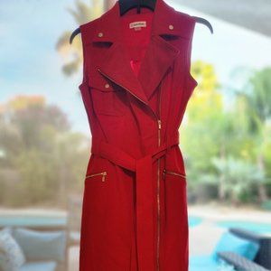 Sleeveless red zip up dress with tie
